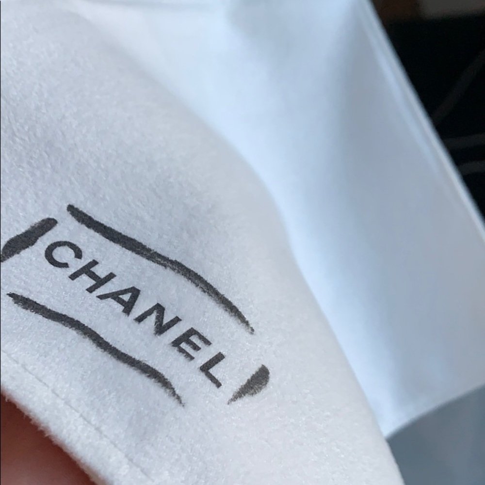 Chanel white duster/ dust bag - Picture 6 of 6